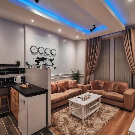 Luxurious 3 Bedroom Apartment: Heart Of Westend Apartment