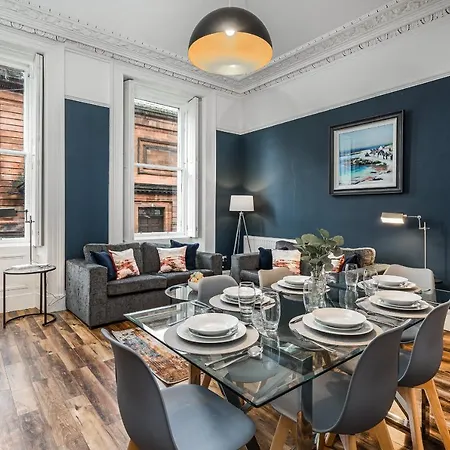 Renfrew 4-bed Flat
