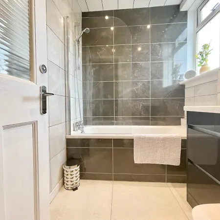 Bella House - 3 Bed House In * Glasgow