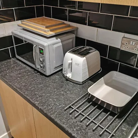 Luxurious 3 Bedroom Apartment: Heart Of Westend * Glasgow