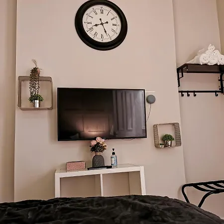 Luxurious 3 Bedroom Apartment: Heart Of Westend *