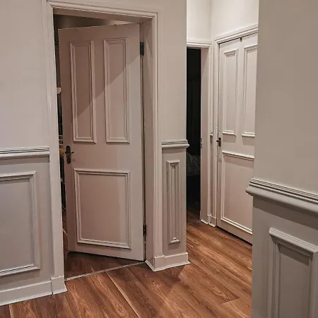Luxurious 3 Bedroom Apartment: Heart Of Westend Apartment Glasgow