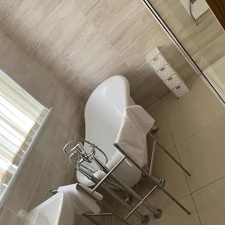 Hotel Crowwood And Alba Restaurant Chryston