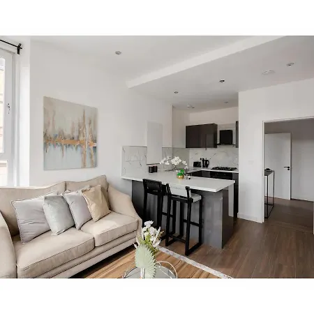 Vibrant Art Deco Inspired Serviced Glasgow