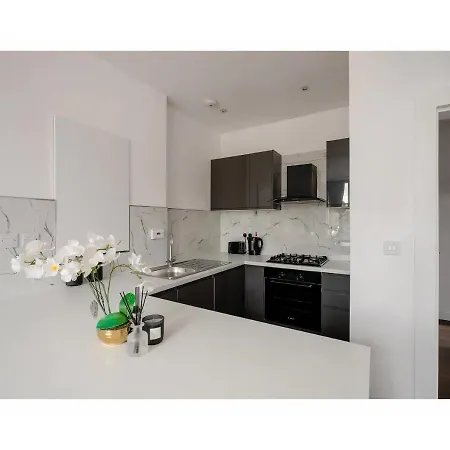 Vibrant Art Deco Inspired Serviced Glasgow