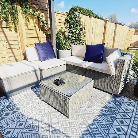 Beautiful 2bed House With Garden, Walking Distance To Town - Free Parking * Glasgow