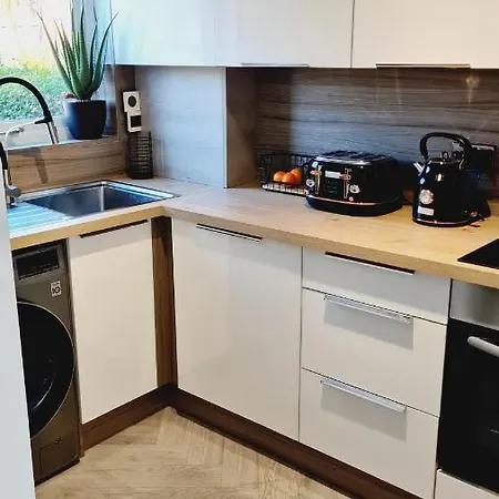 Apartment Beautiful 2bed House With Garden, Walking Distance To Town - Free Parking *