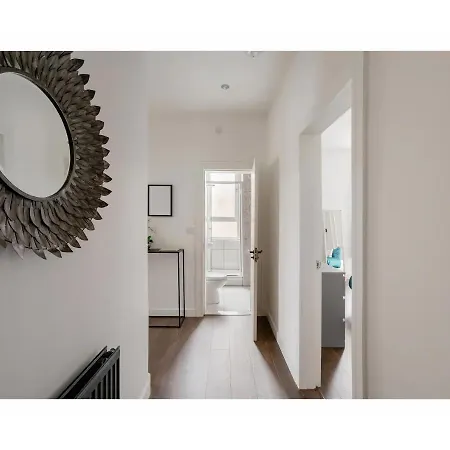 Vibrant Art Deco Inspired Serviced Glasgow