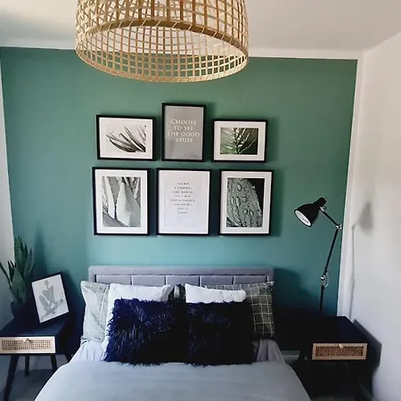 Semesterbostad Beautiful 2Bedroom House With Garden Glasgow