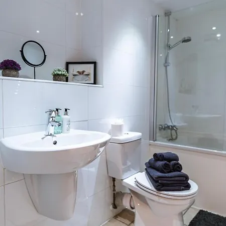 아파트 The Lusso - 2br - A 5* Escape Like No Other 글라스고