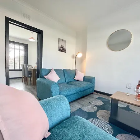 2 Bed House In Outskirts Of Apartment