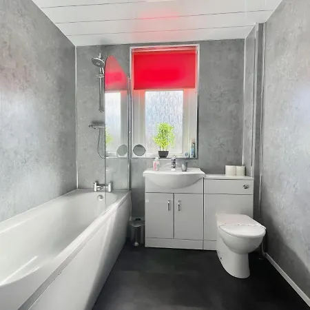 2 Bed House In Outskirts Of Apartment Glasgow