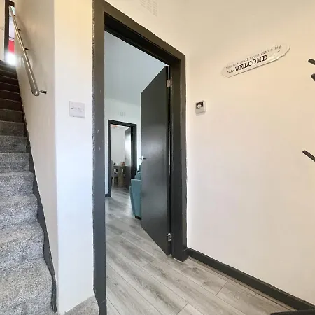 Apartment 2 Bed House In Outskirts Of Glasgow