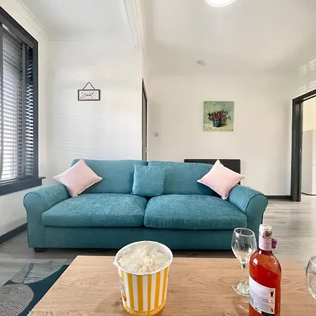 2 Bed House In Outskirts Of Apartment *