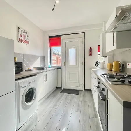 2 Bed House In Outskirts Of Apartment *