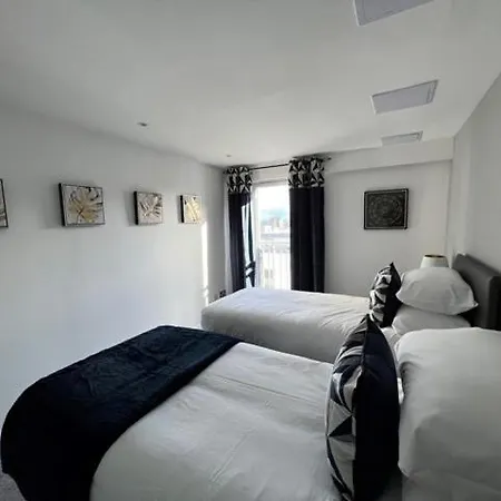 Daire Modern & Spacious 2 Bed Merchant Apart-high St