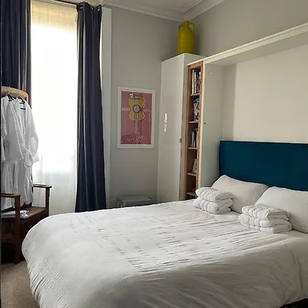 Traditional Close To Centre & Hampden Apartment *