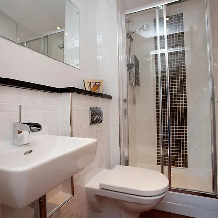 The Spires Serviced Apartament *