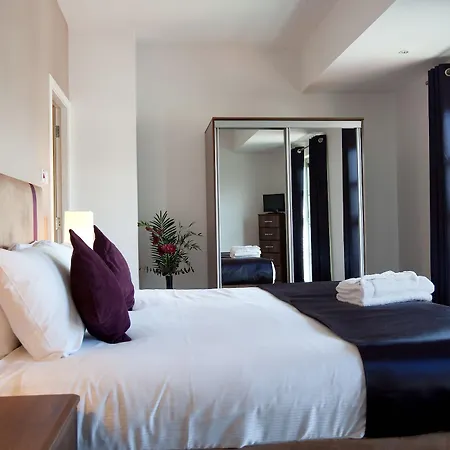 The Spires Serviced Apartment *
