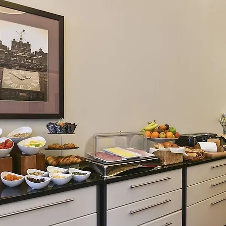 Hotel apartamentowy Fraser