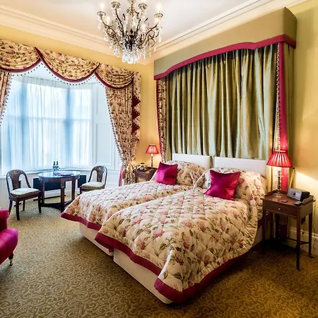 Crossbasket Castle & Restaurant Hotel