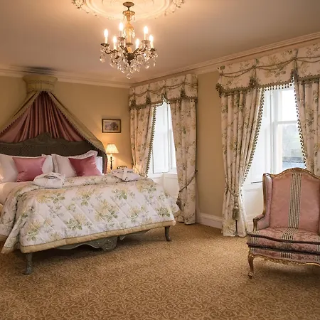 Crossbasket Castle & Restaurant Hotel