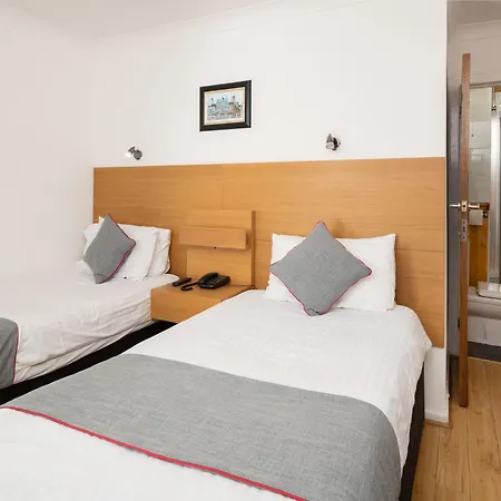 Charing Cross 3*