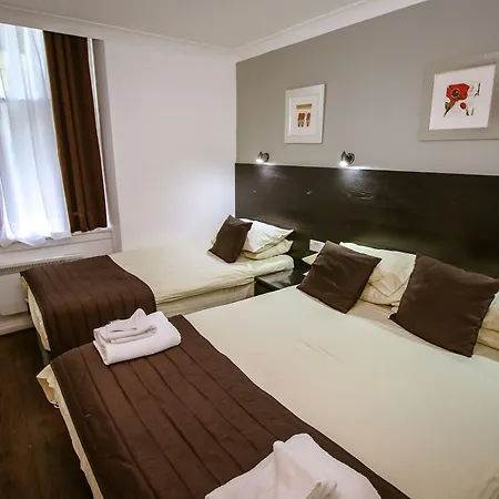 Charing Cross 3*