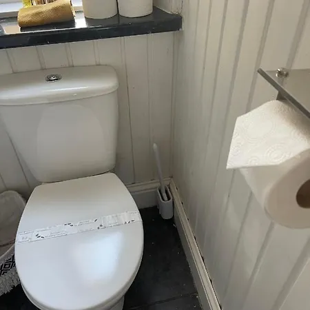 Traditional Close To Centre & Hampden Apartment