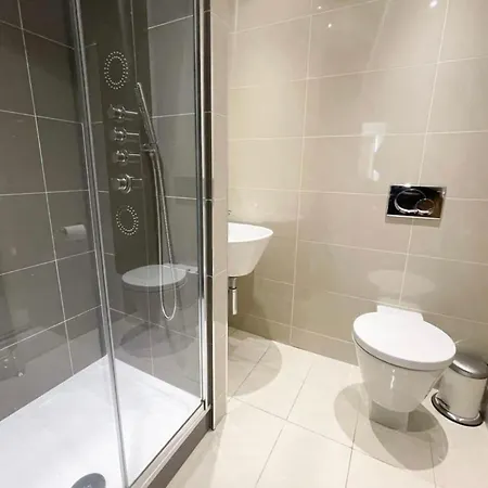 Apartment Not On Market Unable To Take Bookings Glasgow