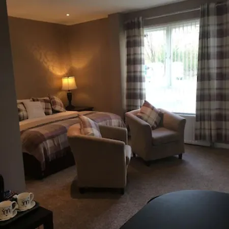 Crowwood And Alba Restaurant Hotel Chryston