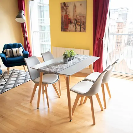 Pass The Keys Lovely 2-bed In Perfect City Location With Parking Apartment