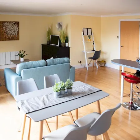 Pass The Keys Lovely 2-bed In Perfect City Location With Parking Apartment *