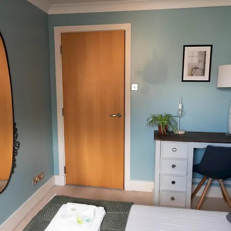 Pass The Keys Lovely 2-bed In Perfect City Location With Parking Apartment *