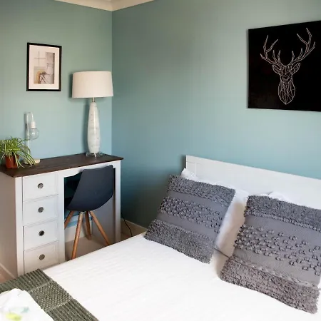 Pass The Keys Lovely 2-bed In Perfect City Location With Parking * Glasgow