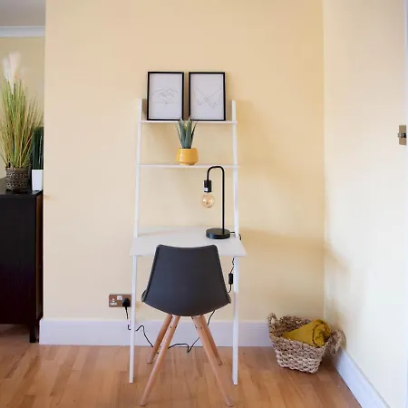 Pass The Keys Lovely 2-bed In Perfect City Location With Parking Glasgow