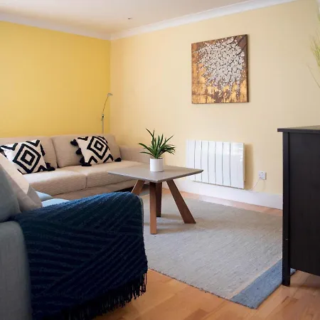 Pass The Keys Lovely 2-bed In Perfect City Location With Parking Apartment *