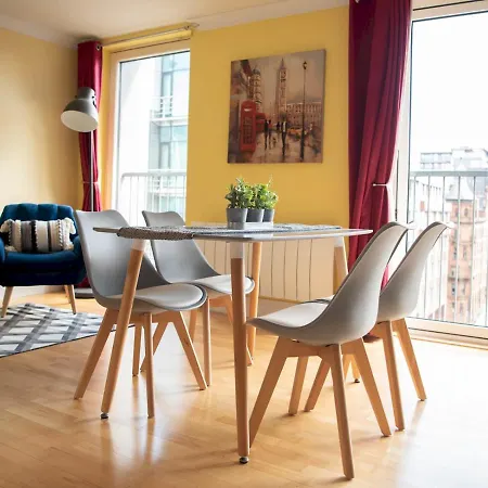 Pass The Keys Lovely 2-bed In Perfect City Location With Parking דירה גלאזגו