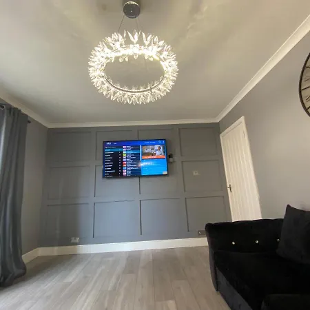 2 Bedroom At Secc Hydro Free Parking Apartment Glasgow