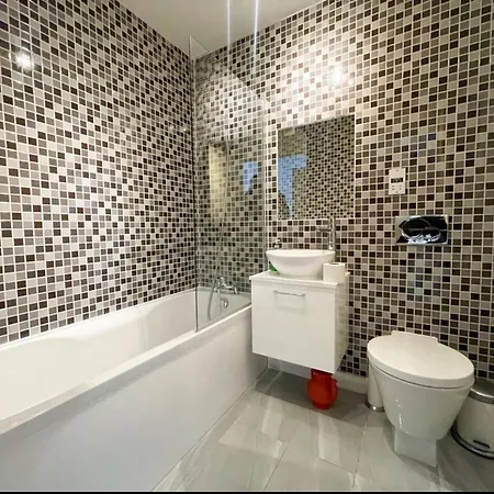 Not On Market Unable To Take Bookings Glasgow