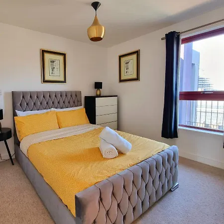 Two Bed Penthouse In The Heart Of Apartment *