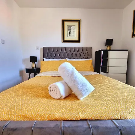 Two Bed Penthouse In The Heart Of * Glasgow