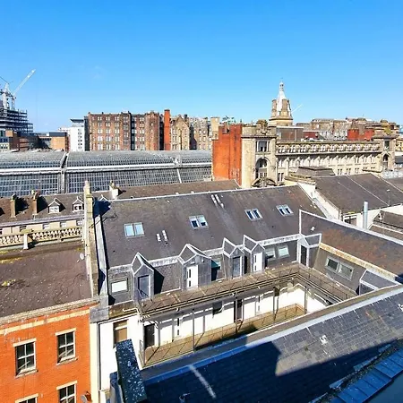 Two Bed Penthouse In The Heart Of Apartment *