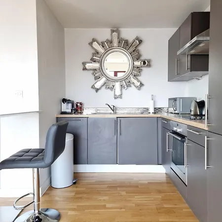 Two Bed Penthouse In The Heart Of * Glasgow