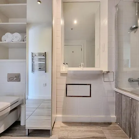 Two Bed Penthouse In The Heart Of *