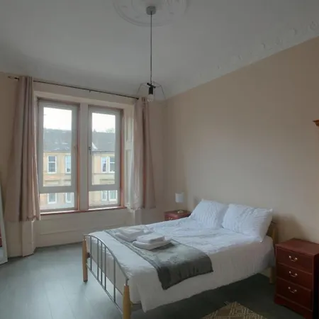 Apartment Spacious West End Glasgow: 3-bed With Free Parking