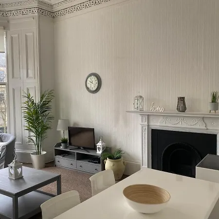 Captivating In Westend Uk Glasgow