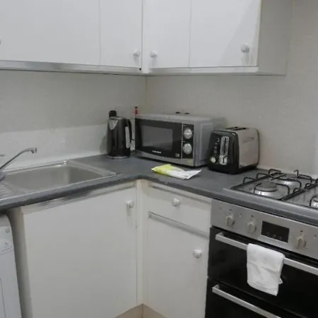 Spacious West End Glasgow: 3-bed With Free Parking Apartment Glasgow