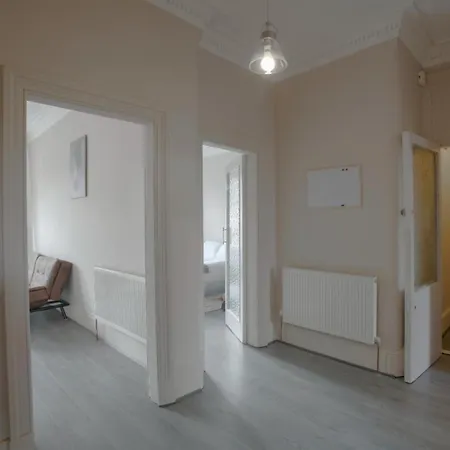 Spacious West End Glasgow: 3-bed With Free Parking * Glasgow