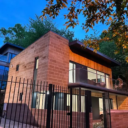 Designer House - Of / 'hillhead' West End G12 - Luxurious & Contemporary Detached House / Terrace / Garden / 'electric Car Charging' Garage Parking